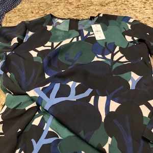 Ann Taylor dress. Size 6. Brand new.  Authentic.  Beautiful patter.